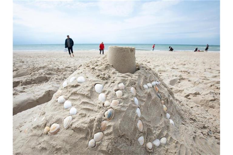 Eine Reise an die Strände von Sylt. „Ich sehe mit Sorge, wie sich Regelungen der Bundesländer auseinanderentwickeln und ein Flickenteppich entsteht“, sagt Innenminister von Mecklenburg-Vorpommern, Lorenz Caffier. Foto: Christian Charisius/dpa