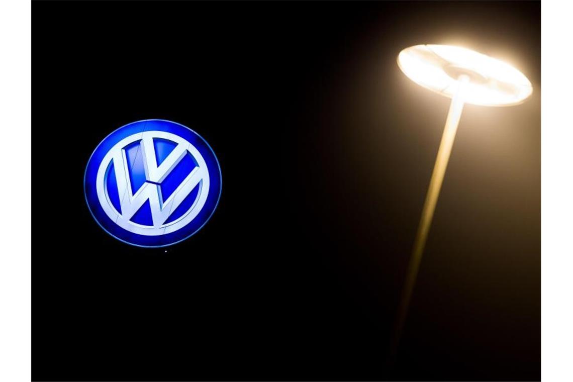 Möglicher Maulwurf in Abhöraffäre bei Volkswagen enttarnt Eine Spitzel-Affäre sorgt beim weltgrößten Autobauer Volkswagen für Unruhe. Foto: Swen Pförtner/dpa