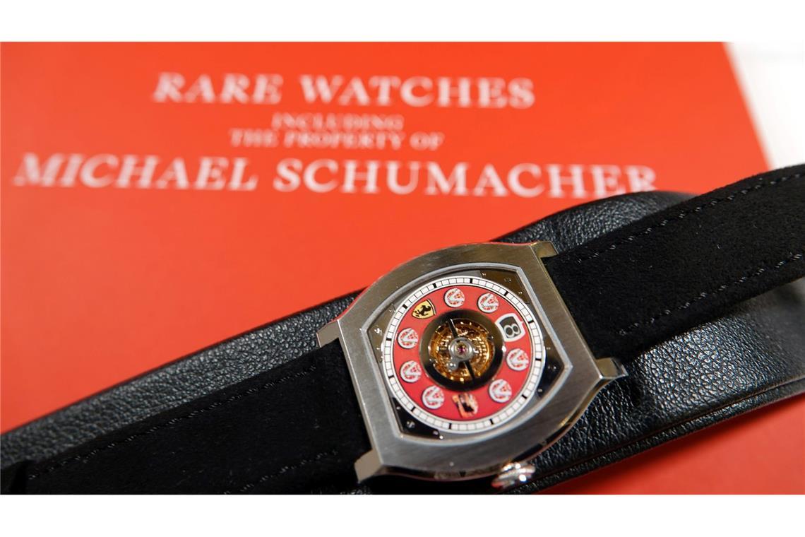 Eine Uhr aus dem Besitz von Michael Schumacher auf dem Verkaufskatalog des Auktionshauses Christie's.