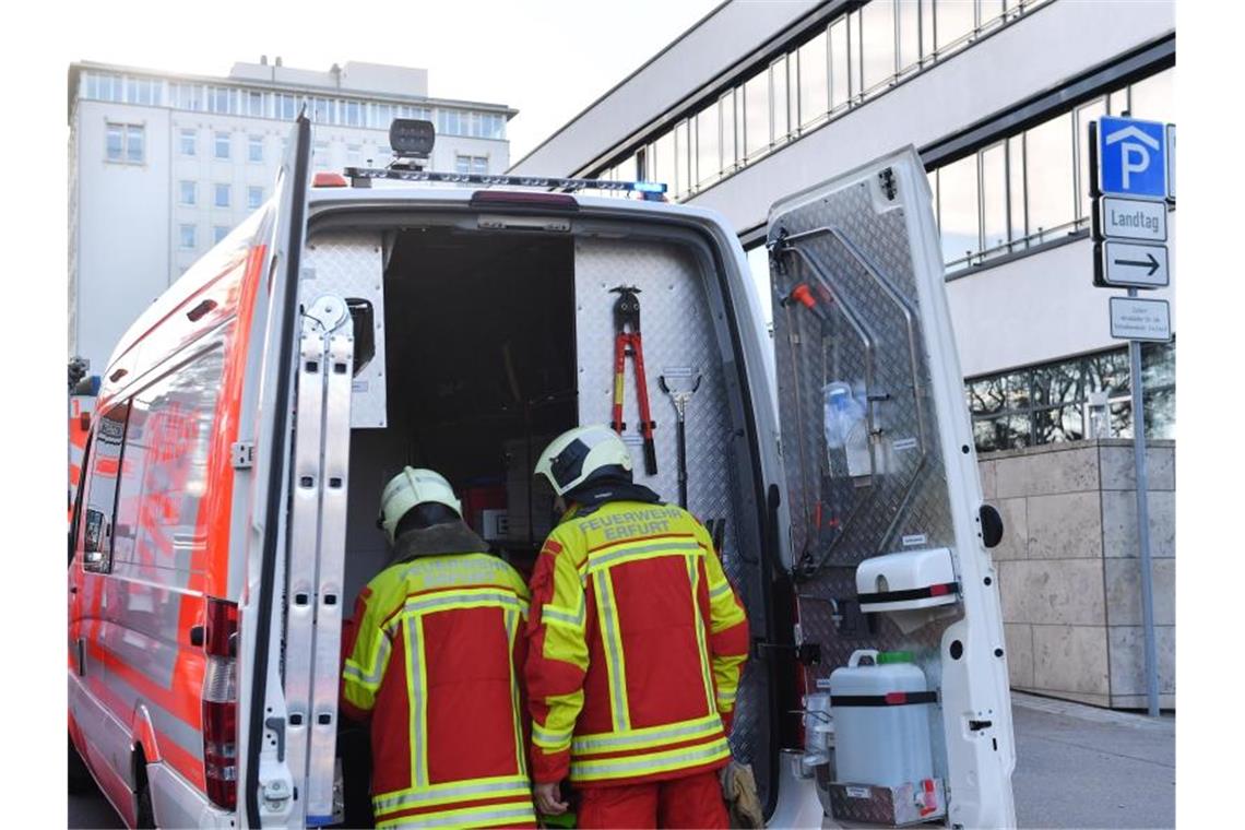 Landtag wegen verdächtiger Sendung an Höcke teils gesperrt Eine verdächtiger Brief mit einer unbekannten Substanz musste untersucht werden, Teile des Thüringer Landtags wurden gesperrt. Foto: Martin Schutt/dpa-Zentralbild/dpa