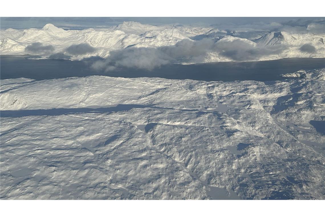 Eine verschneite Landschaft nahe Nuuk.