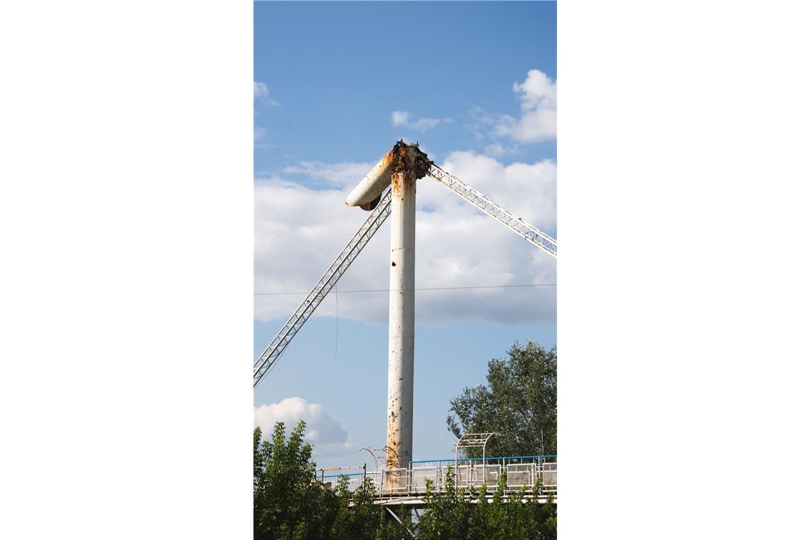 Eine zerstörte Brücke in Isjum.