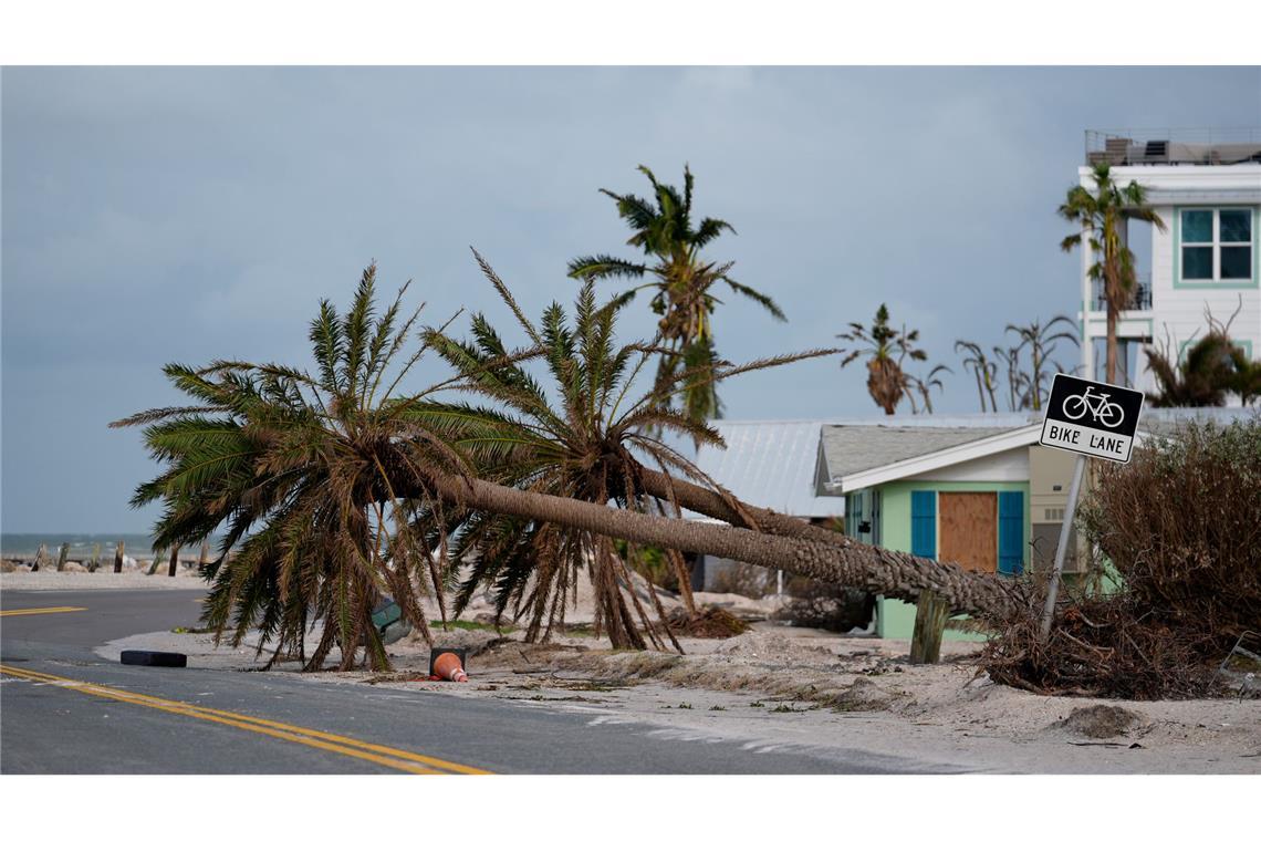 Einen Tag nach Hurrikan "Milton" zeichnet sich im US-Staat Florida ein Bild der Zerstörung.