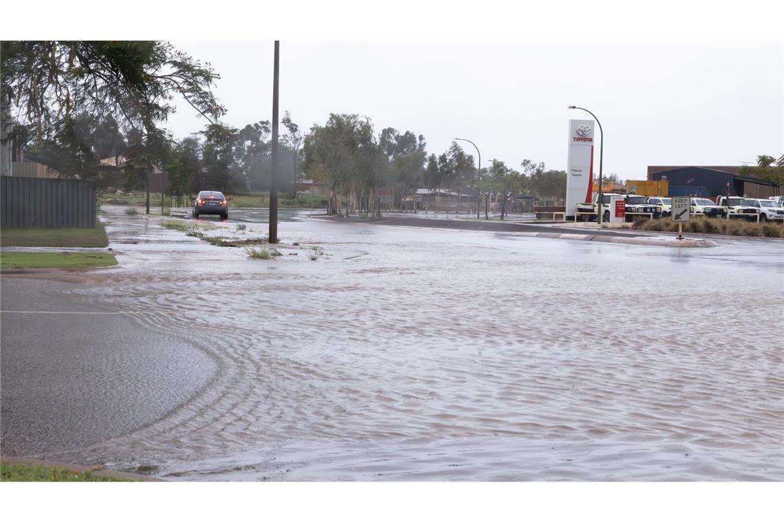 Einige Straßen waren schon überschwemmt, bevor der Zyklon auf Land traf.