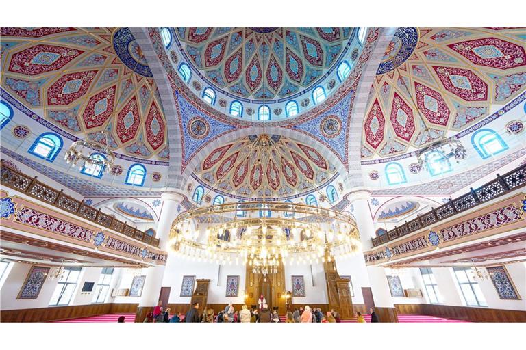 Einmal im Jahr gibt es in Deutschland einen Tag der offenen Moschee - hier in der DITIB-Merkez Moschee in Duisburg Marxloh. (Archivfoto)