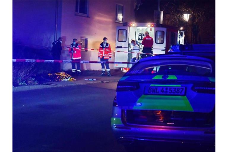 Einsatzkräfte sperren den Tatort im Landkreis Tübingen ab. Foto: Jürgen Meyer/dpa