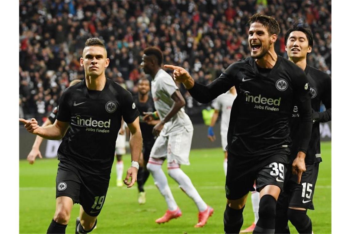 Eintracht übernimmt mit Sieg über Piräus Gruppenspitze Eintracht Frankfurt feierte gegen Olympiakos Piräus einen souveränen Heimsieg. Foto: Arne Dedert/dpa