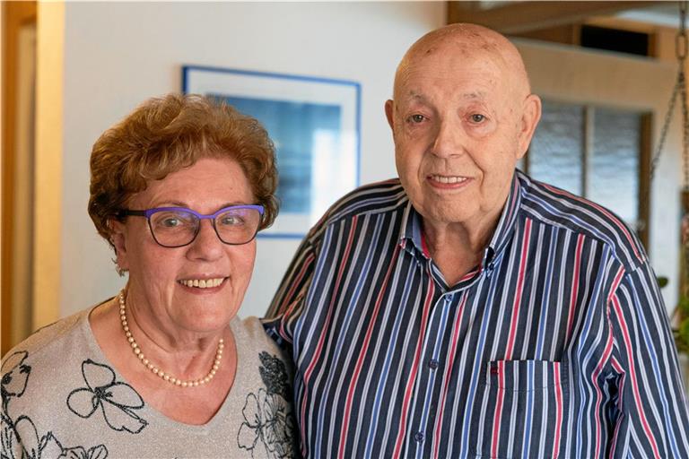 Emma und Wolfram Volz blicken gemeinsam auf 60 Jahre Ehe zurück. Fotos: Alexander Becher