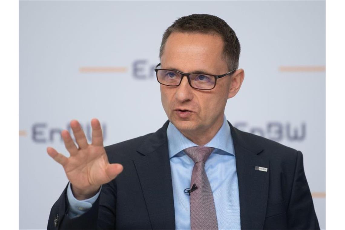 EnBW-Finanzvorstand Thomas Kusterer spricht bei einer Pressekonferenz. Foto: Marijan Murat/dpa/Archivbild