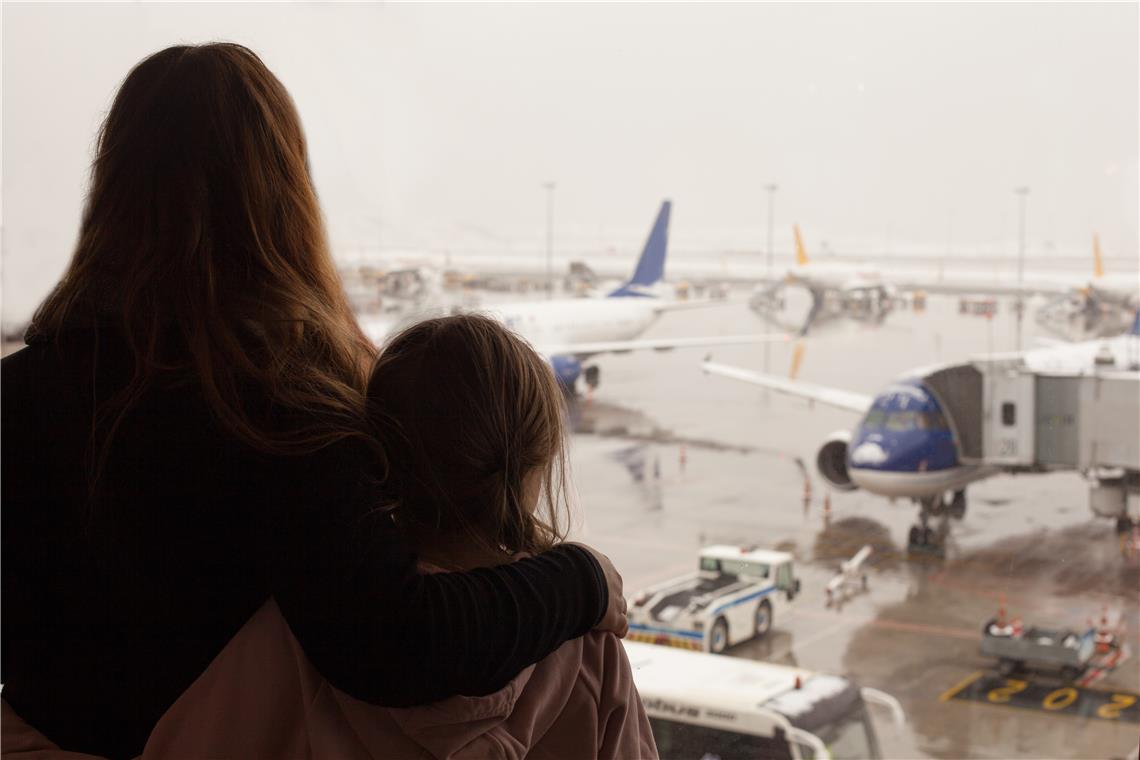 Endstation Flughafen: Wenn der Traum von einem besseren Leben in Deutschland geplatzt ist, kann die freiwillige Rückkehr in die Heimat geflüchteten Menschen auch Chancen bieten. Symbolfoto: millaf - stock.adobe.com