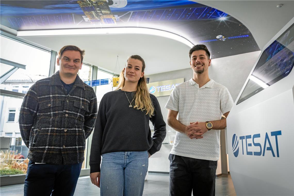 Enrico Erb, Sandra Eurich und Dimitrios Stergiadis kümmern sich bei Tesat Spacecom um die Belange des jüngsten Teils der Belegschaft.