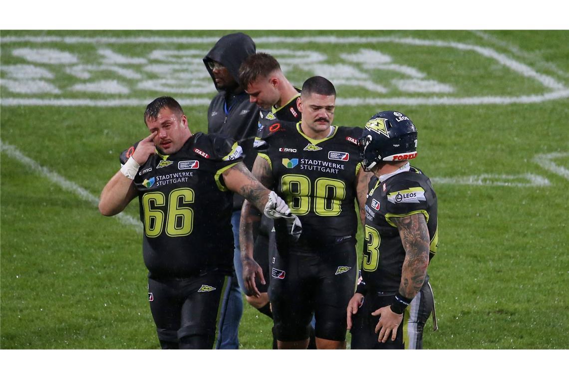 Enttäuschung pur bei den Footballern von Stuttgart Surge – nach dem Aus in einem dramatischen Play-off-Halbfinale gegen den amtierenden Meister Rhein Fire.