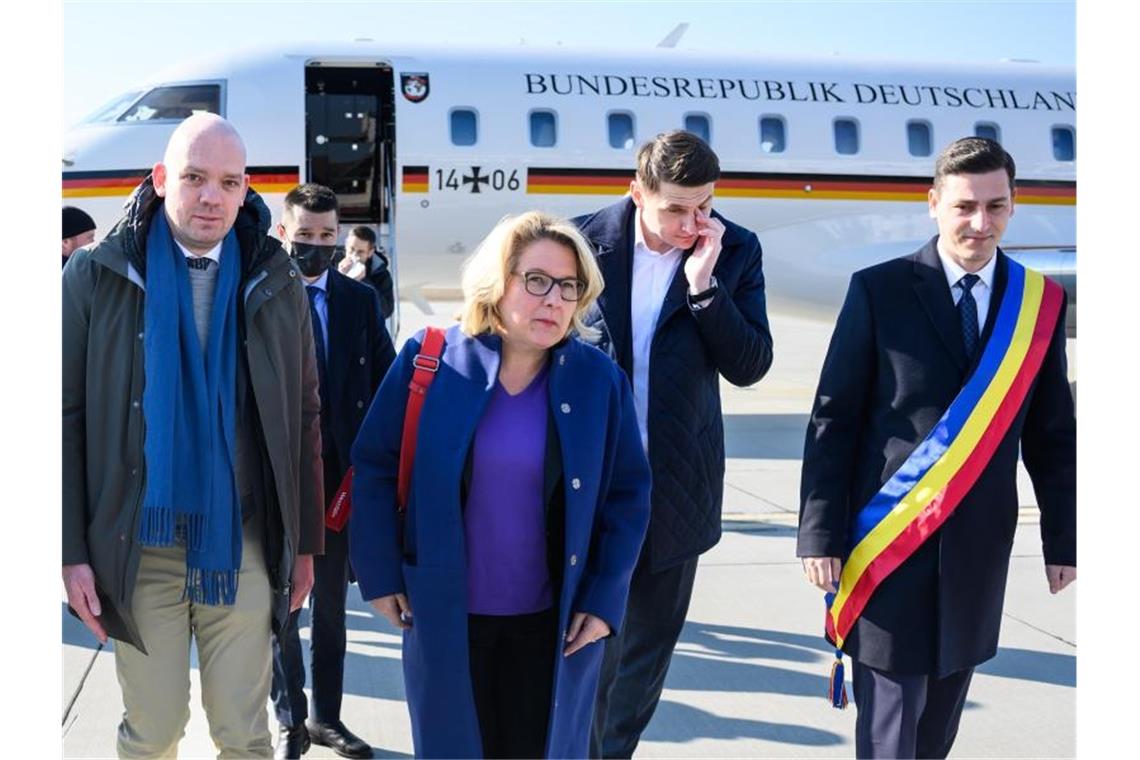 Ministerin Schulze: „Kinder leiden besonders unter Krieg“ Entwicklungsministerin Schulze besucht Unicef-Projekte für geflüchtete ukrainische Familien an der rumänischen Grenze zur Ukraine. Foto: Bernd von Jutrczenka/dpa