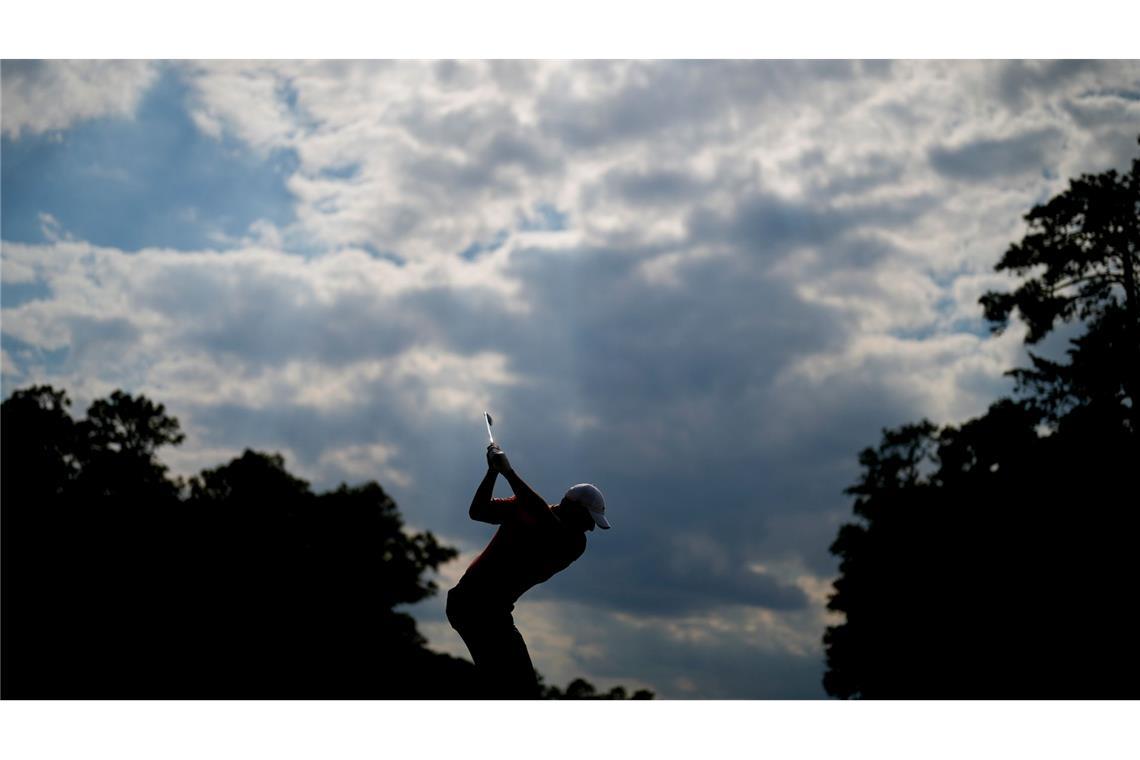 Er zählt zu den Besten seines Sports: Golfer Rory McIlroy aus Nordirland. Hier holt er bei den US Open in Pinehurst im Bundesstaat North Carolina zum Schlag aus. Das Turnier hat der 35-Jährige 2011 schon einmal gewonnen.