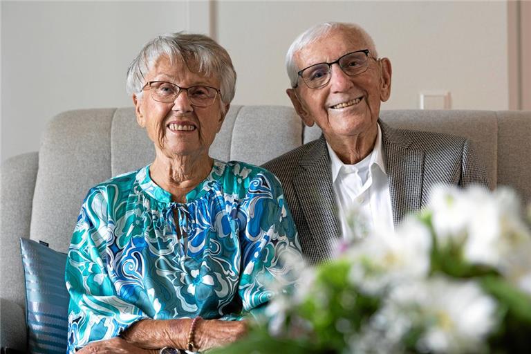 Erika Elisabeth und Lothar Karl Lontke haben in ihren 65 Ehejahren viel erlebt. Und bis heute gehen sie liebevoll und freundlich miteinander um. Fotos: Alexander Becher