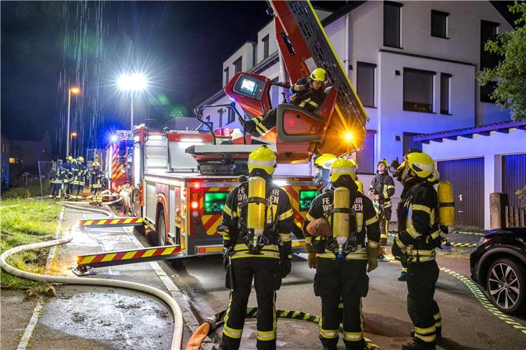 Erneut muss die Feuerwehr Winnenden zu einem Brand in einem Mehrfamilienhaus in den Steinweg ausrücken.Foto: Kevin Lermer/7aktuell.de