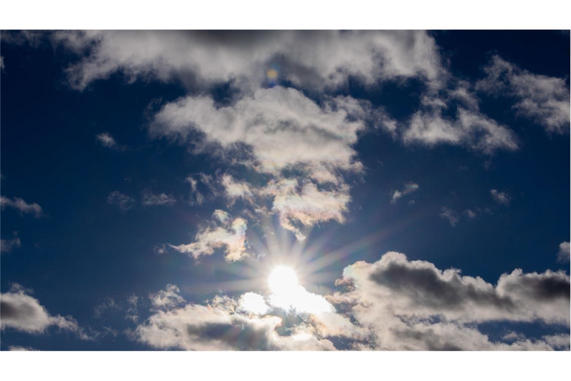 Erst Sonne – später auch Unwetter: Darauf müssen sich die Menschen in Baden-Württemberg einstellen.