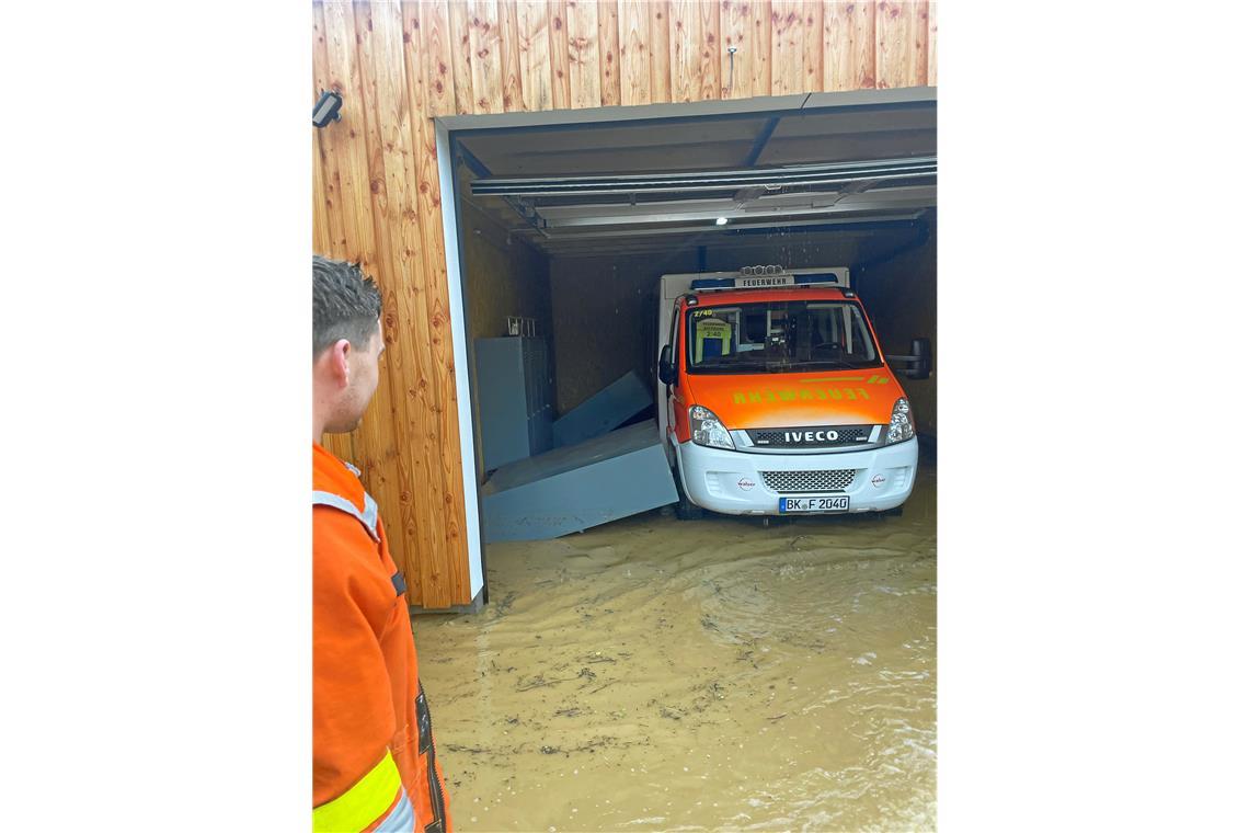 Erst vier Tage zuvor war die neue Garage in Betrieb gegangen, dann wurde sie vom Starkregen überflutet. Foto: FFW Backnang