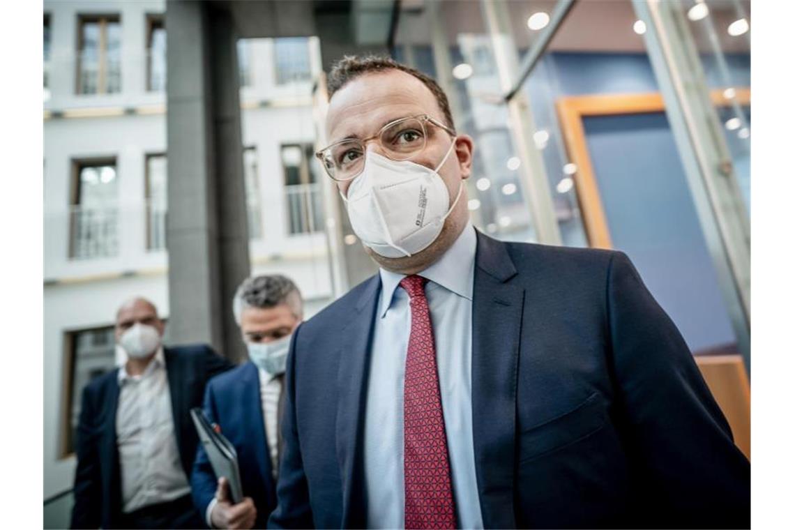 Start der kostenlosen Tests nicht überall - Wer ist schuld? Erst war es die Opposition, dann auch die SPD, nun die CSU: Für Fehler in der Corona-Krise werden vor allem der Gesundheitsminister und sein Ressort verantwortlich gemacht. Foto: Michael Kappeler/dpa
