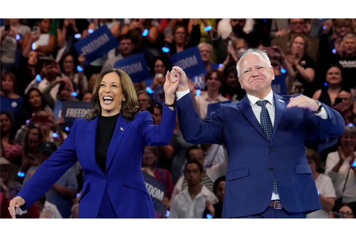 Erstmals seit ihrer Nominierung als demokratisches Kandidatenduo für die Präsidentenwahl wollen Kamala Harris und Tim Walz ein Interview geben. (Archivbild)