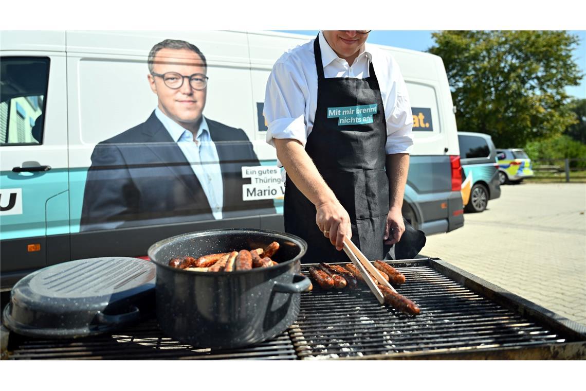 Es geht um die Wurst - Mario Voigt, CDU-Spitzenkandidat in Thüringen grillt Bratwurst für die Mitarbeiter beim Unternehmensbesuch in der Nestro Lufttechnik GmbH