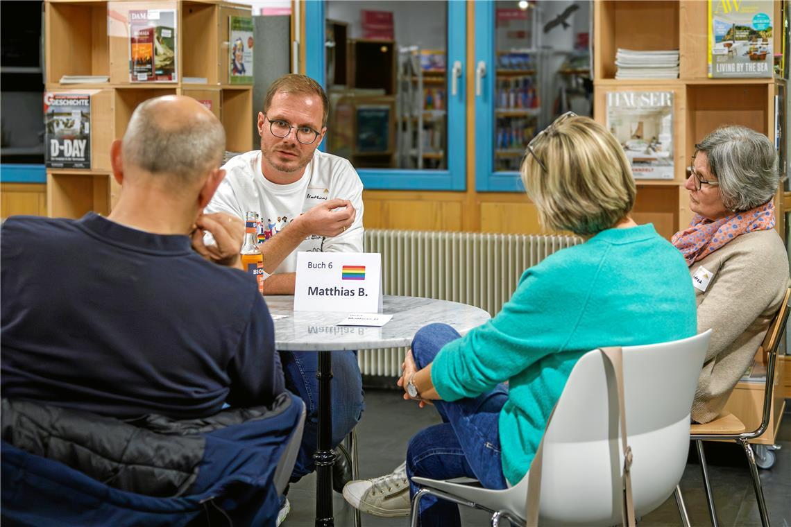 Es ist 20 Minuten Zeit für ein Gespräch, in dem die Leserinnen und Leser von ganz anderen Lebenswegen erfahren. Fotos: Stefan Bossow