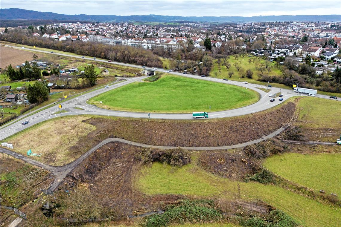 Es wird wahr: In den nächsten Tagen rollen an der Anschlussstelle Backnang-West die Bagger für den Ausbau der B14. Foto: Alexander Becher