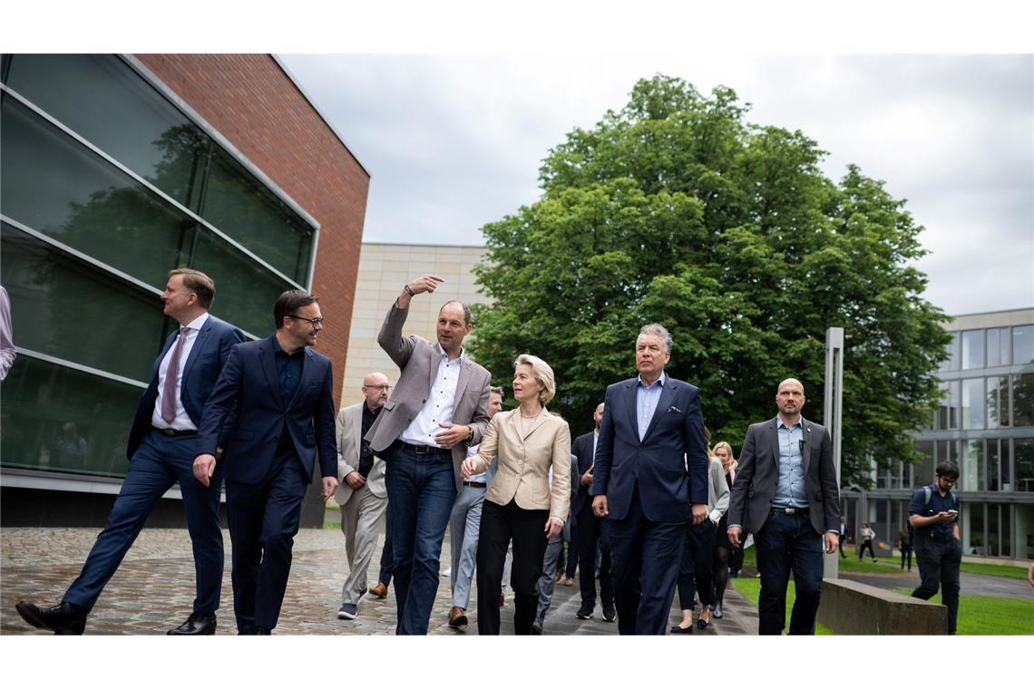 EU-Kommissionspräsidentin und Spitzenkandidatin der CDU für die Europawahl, Ursula von der Leyen, bei einem Besuch des Hasso-Plattner-Instituts (HPI) in Potsdam.