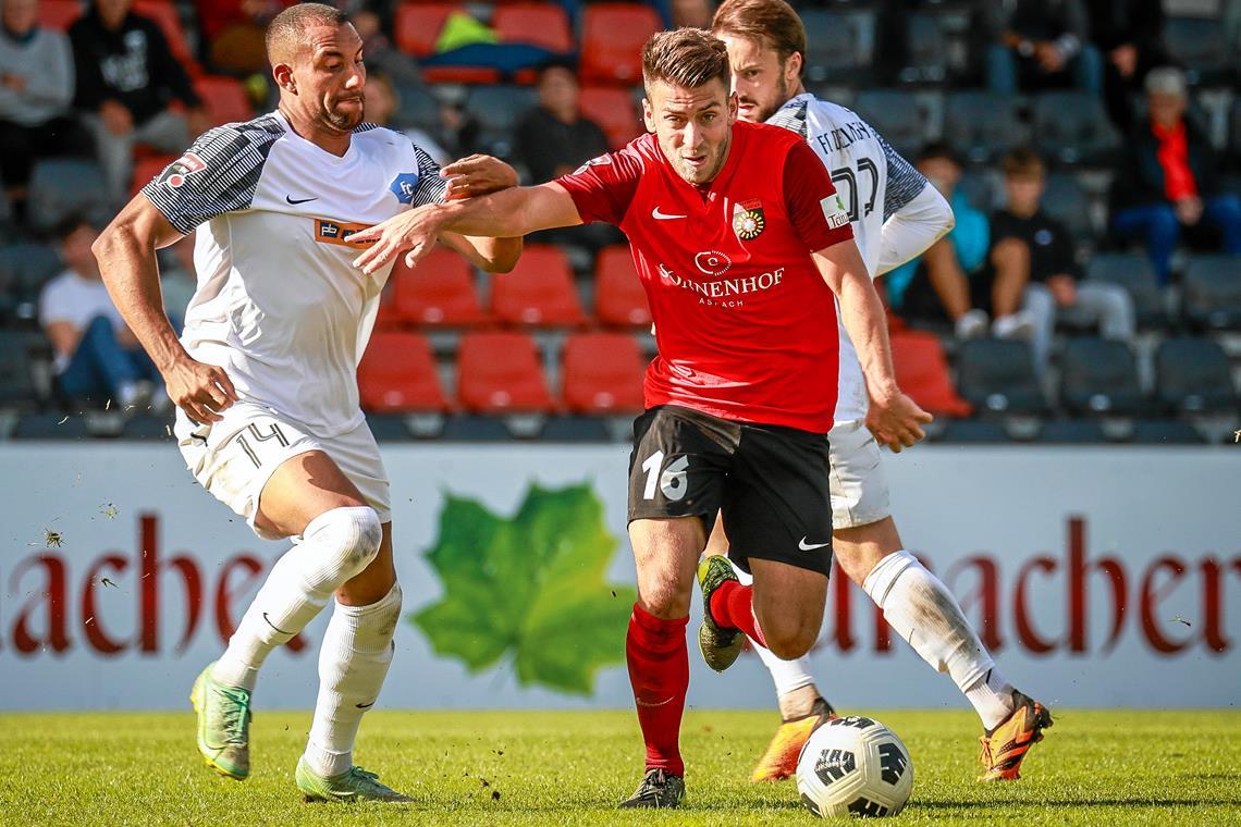 Ex-FSV-Kapitän Marius Kunde (am Ball) sieht sich mit der Entscheidung zum Wechsel nach Aspach auf dem richtigen Weg. Foto: Alexander Becher