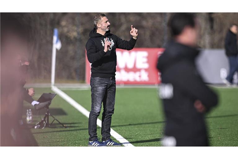 Ex-VfB-Jugendtrainer Murat Isik macht beim Oberliga-Zweiten auch über die Saison hinaus weiter. 
Foto: IMAGO/Markus Ulmer