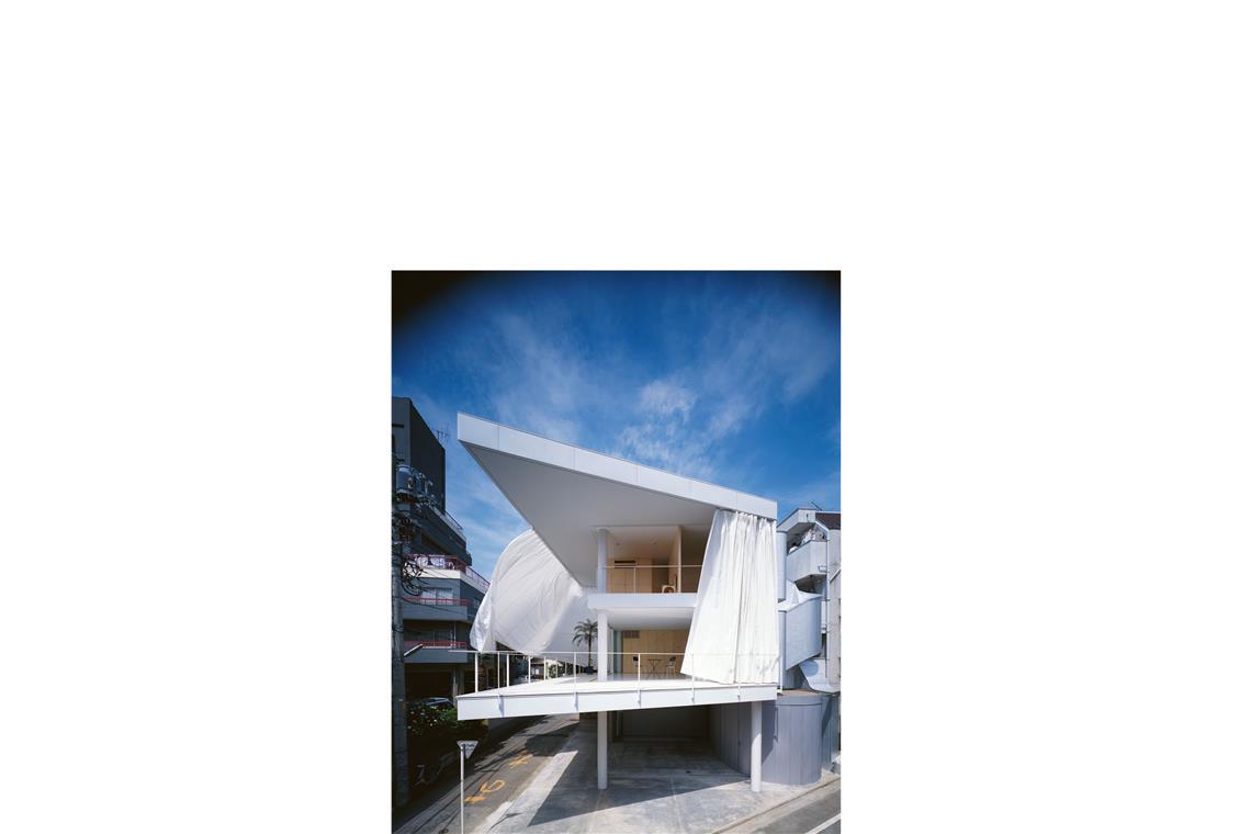 Experimente mit Wänden aus Vorhängen: „Curtain Wall House“, Itabashi, Tokyo, Japan, 1995.