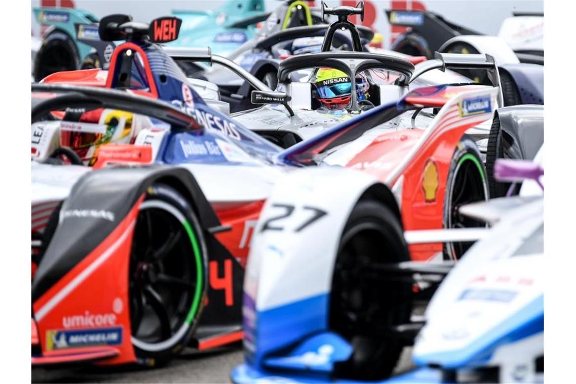 Bericht: Stuttgart in Gesprächen über Formel-E-Rennen Fahrer kämpfen bei der Formel-E-Meisterschaft um den Sieg. Foto: Britta Pedersen/dpa-Zentralbild/dpa/Archivbild