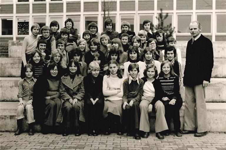 Fast 40 Kinder in einer Klasse? Heute nicht mehr denkbar, für die Klasse 9d am Tausgymnasium damals ganz normal. Foto: privat