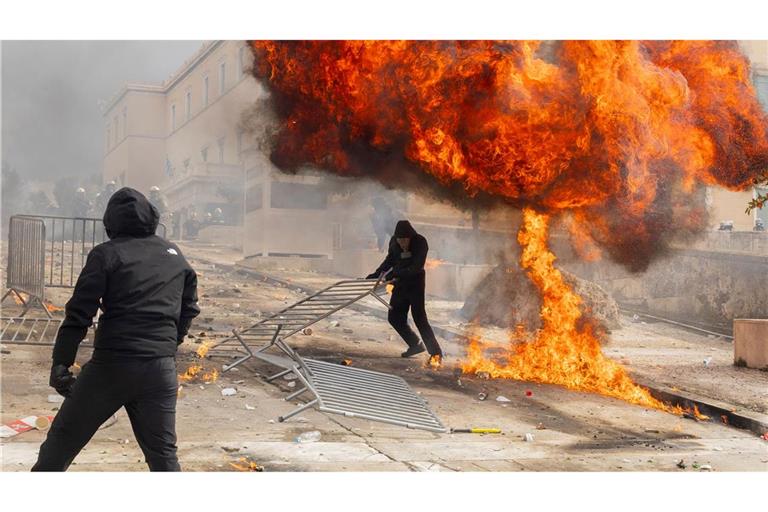 Feuerball gegen die Regierung