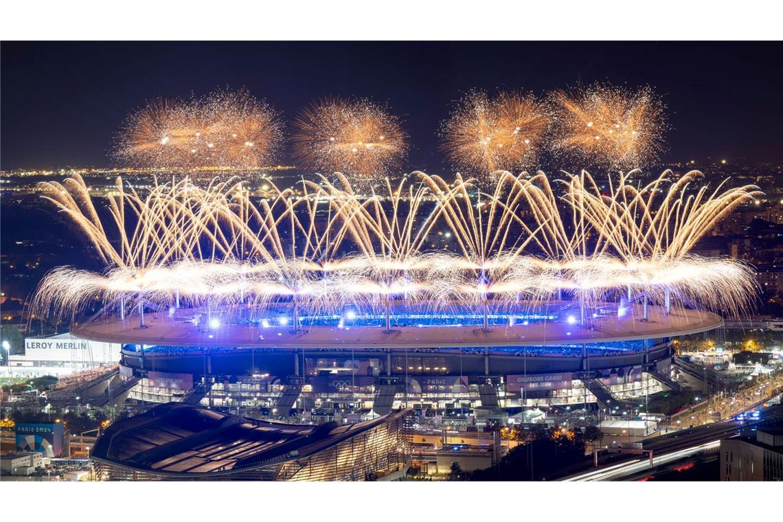 Feuerwerk über dem Stade de France bei der Abschlussfeier der Olympischen Spiele.