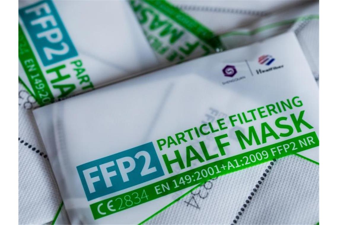 CDU: FFP2-Masken dürfen nicht mehr als 1 Euro kosten FFP2 Masken mit CE-Zertifizierung liegen verpackt auf einem Tisch. Foto: Rolf Vennenbernd/dpa/Symbolbild
