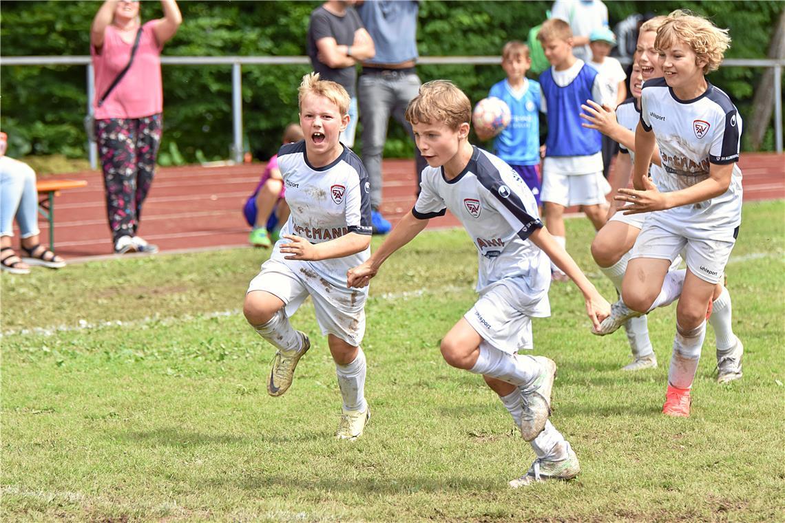 Finaaaaaale! Die E-Junioren des SV Allmersbach freuen sich über den Finaleinzug.