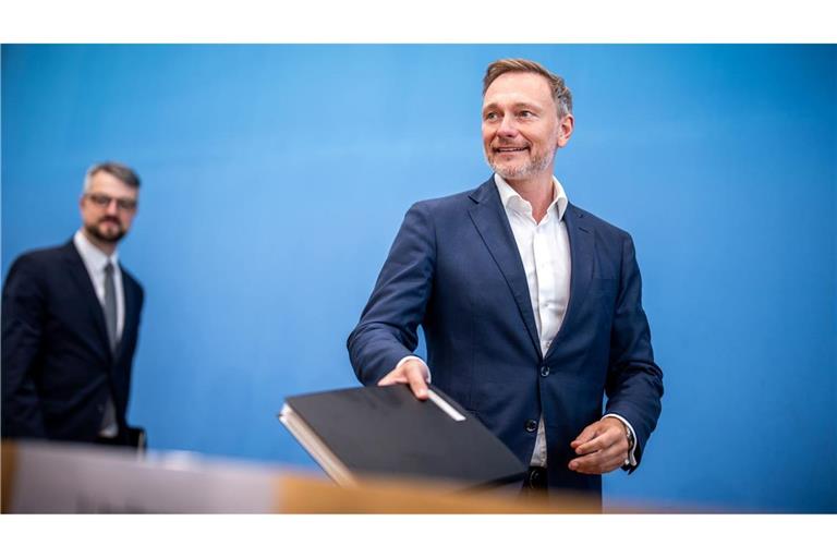 Finanzminister Lindner stellt seinen Etatentwurf vor. Dabei sei die Regierung an die Grenzen der Kompromissfähigkeit gegangen.