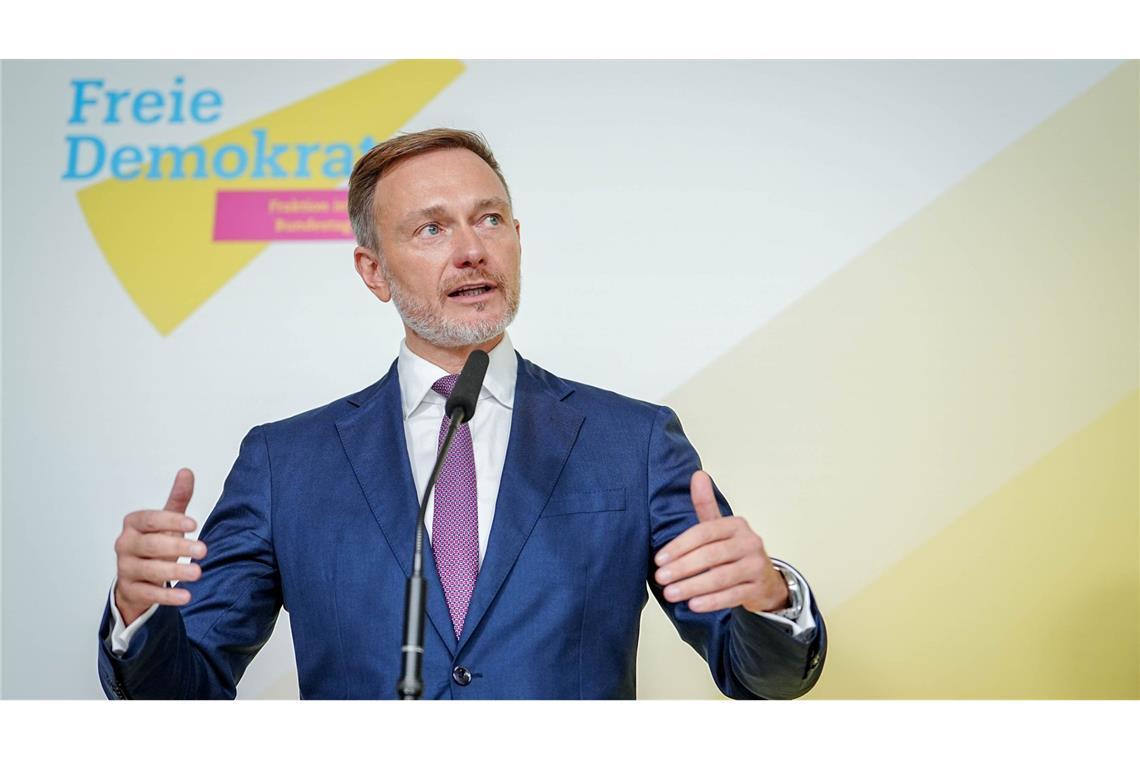 Finanzminister und FDP-Chef Lindner legt ein neues Grundsatzpapier zur Wirtschaftspolitik vor und heizt die Koalitionsdiskussion weiter an. (Archivfoto)