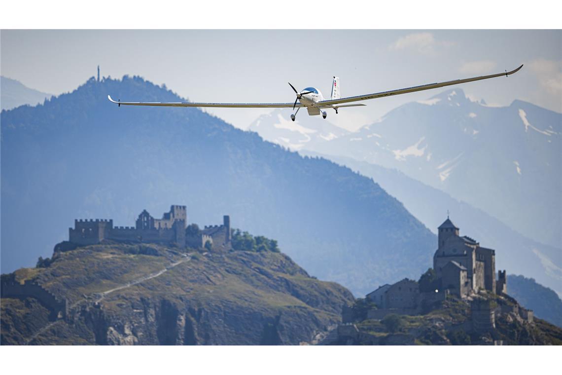 Flugzeug im Anflug: ein solarbetriebener Flugzeugprototyp bei der Landung im schweizerischen Sion.