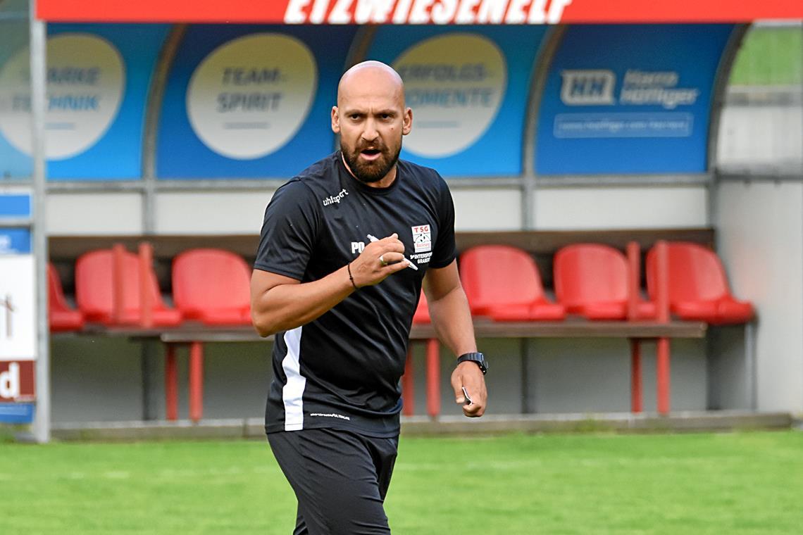 Fordert von der Etzwiesenelf in Frommern einen Sieg, der den Umschwung einleiten soll: Trainer Pavlos Osipidis. Foto: Tobias Sellmaier