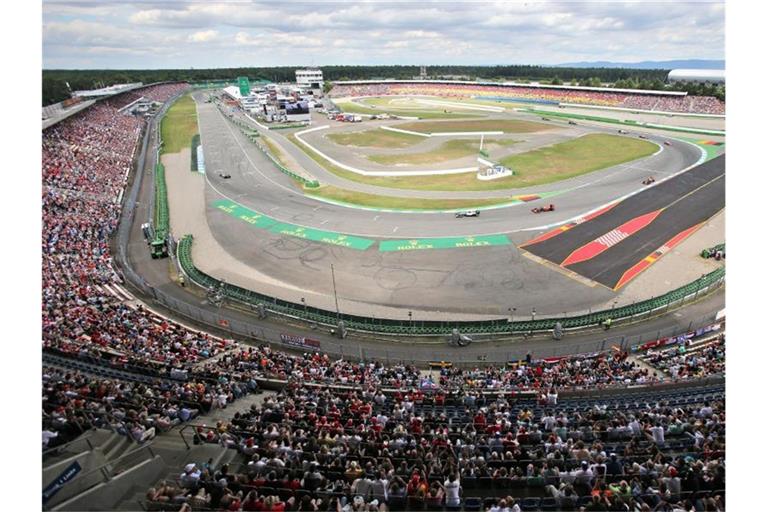 Formel-1-Rennfahrer fahren beim Großen Preis von Deutschland auf dem Hockenheimring. Foto: Jan Woitas/dpa-Zentralbild/dpa/Archivbild