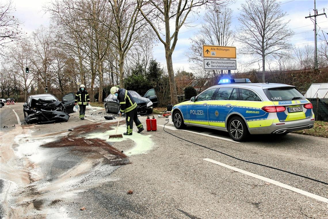 Zwei Schwerverletzte Bei Heftigem Unfall