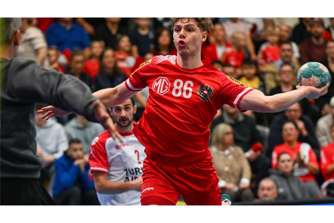 Franko Lastro  (21) ist  in der österreichischen Nationalmannschaft Stammkraft auf Rechtsaußen. Bei Frisch Auf teilt er sich die Anteile mit dem schwedischen Routinier Andreas Flodman.  Team Austria spielt bei der WM gegen Frankreich, Katar und Kuwait.