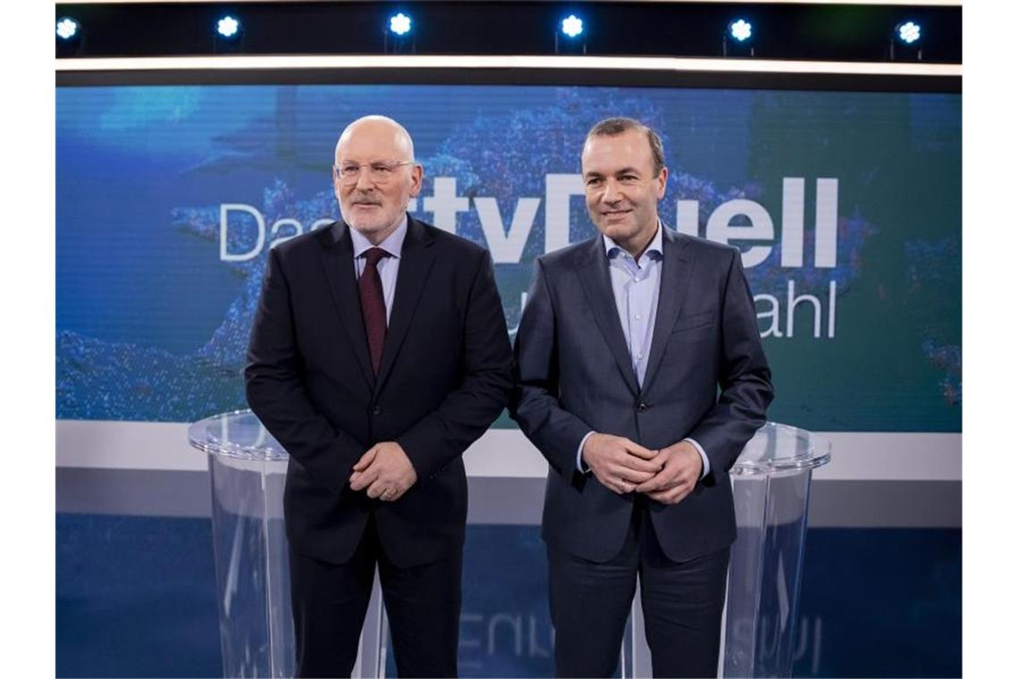 Endspurt vor Europawahl: TV-Duell Weber-Timmermans Frans Timmermans (l) und Manfred Weber stehen vor dem TV-Duell zur Europawahl für ein Foto zusammen. Foto: Christoph Soeder