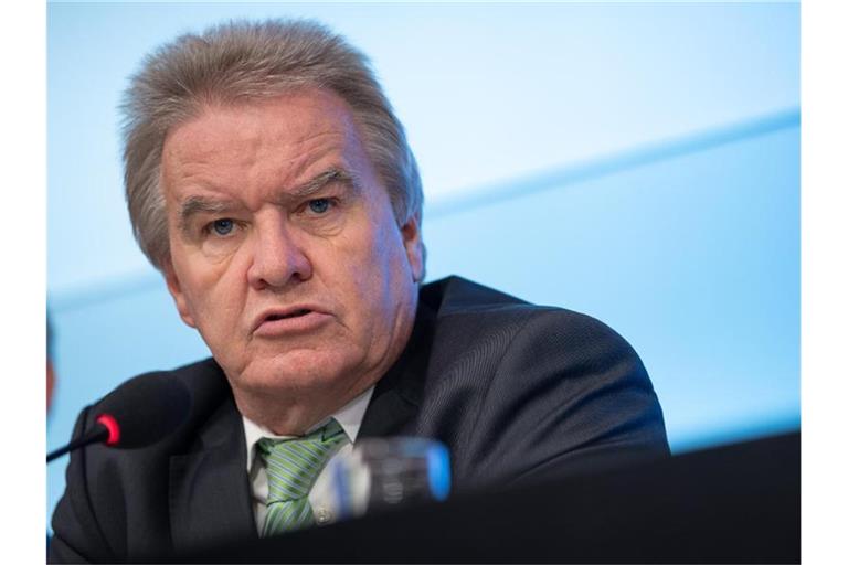 Franz Untersteller (Die Grünen), Minister für Umwelt, Klima und Energiewirtschaft von Baden-Württemberg, spricht während einer Regierungspressekonferenz. Foto: Sebastian Gollnow/dpa/Archivbild