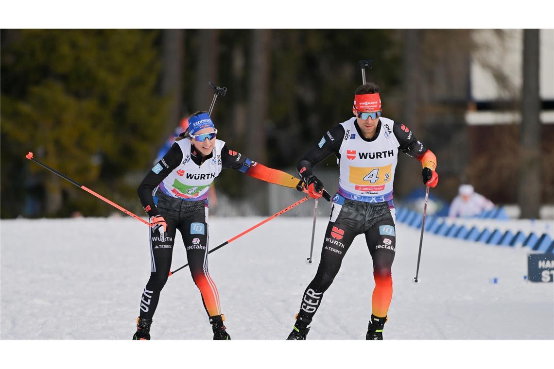 Franziska Preuss (l) übergibt als Vierte auf Philipp Nawrath.