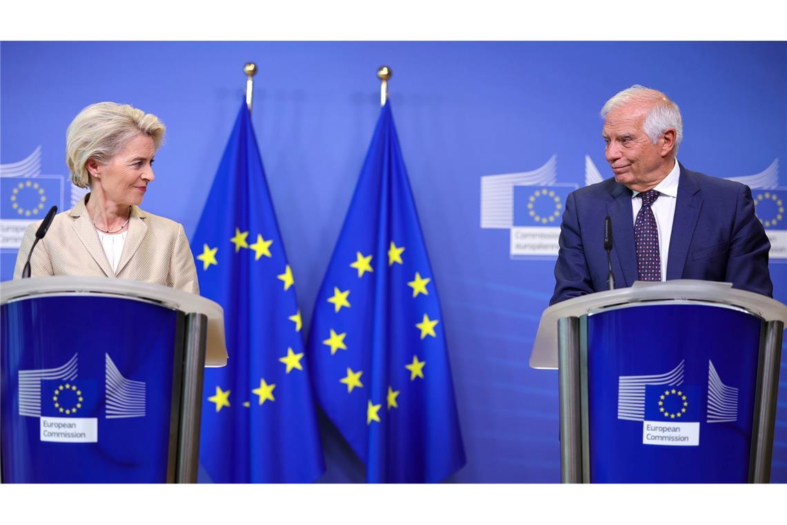 Freuen sich über die Nachrichten aus dem Nahen Osten: Ursula von der Leyen und Josep Borrell. (Archivbild)