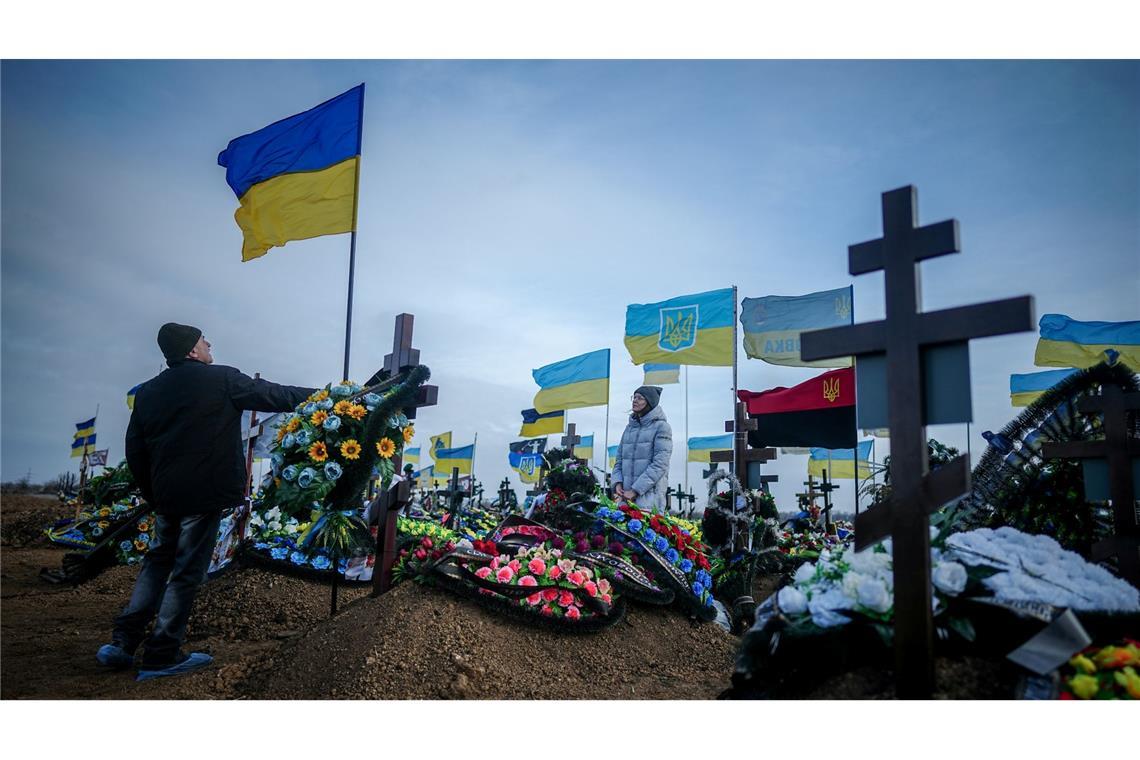 Friedhof in der Hafenstadt Odessa. Heute jährt sich der Beginn des russischen Angriffskriegs auf die Ukraine zum zweiten Mal.