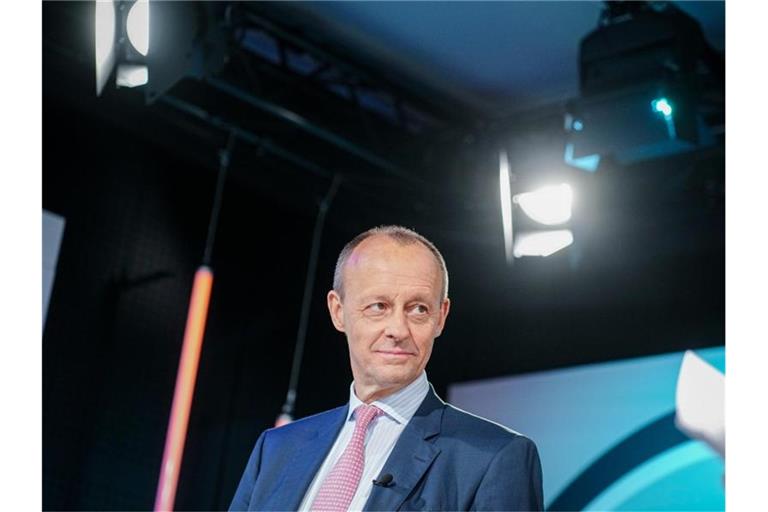 Friedrich Merz, CDU-Bundestagsabgeordneter, steht für ein Online-Format bereit. Foto: Kay Nietfeld/dpa